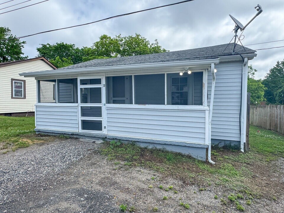1211 Wall Ave in Hopewell, VA - Building Photo