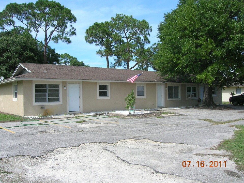 6604 Miramar Ave in Fort Pierce, FL - Building Photo