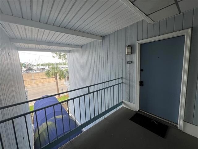 318 Lake Marina Ave, Unit 305 in New Orleans, LA - Building Photo - Building Photo