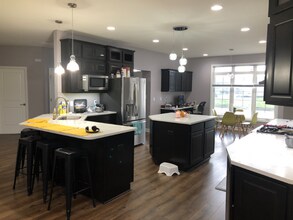 144 Candleberry Ln in Grafton, WI - Foto de edificio - Building Photo