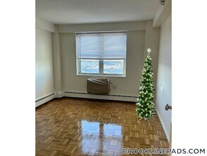 185 Freeman St in Brookline, MA - Building Photo - Building Photo