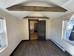 15 Pleasant Pl, Unit Unit # 1 in Waterville, ME - Building Photo - Building Photo