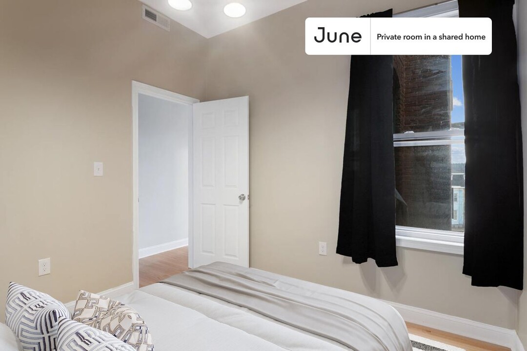 Private bedroom in 4 bed/1 bath Home in Boston, MA - Building Photo