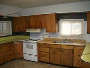 1406 Harrison Ave in Centralia, WA - Building Photo - Building Photo