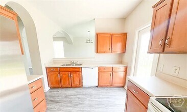221 Chapel Lake S in Savannah, GA - Building Photo - Building Photo