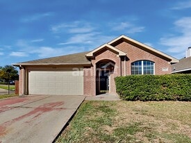 1218 Taluca St in Arlington, TX - Building Photo