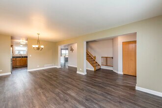686 Chippewa Cir in Round Lake Heights, IL - Building Photo - Building Photo