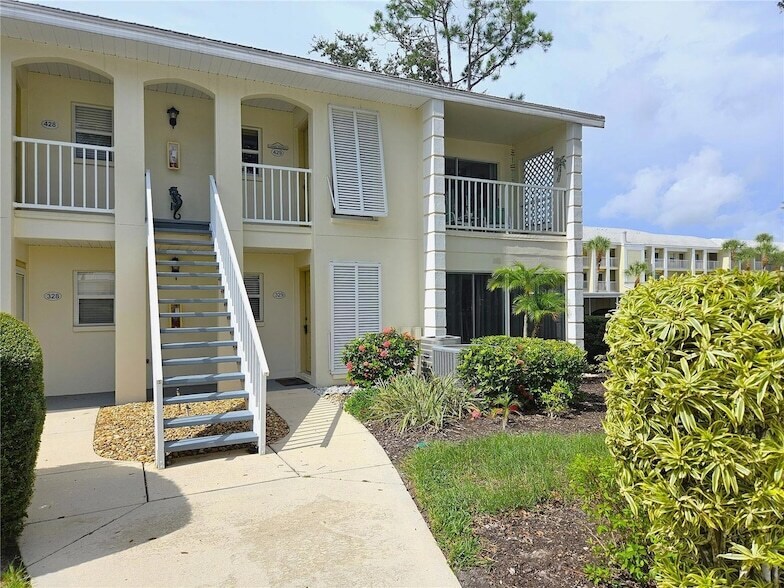 435 Cerromar Ln, Unit 329 in Venice, FL - Building Photo
