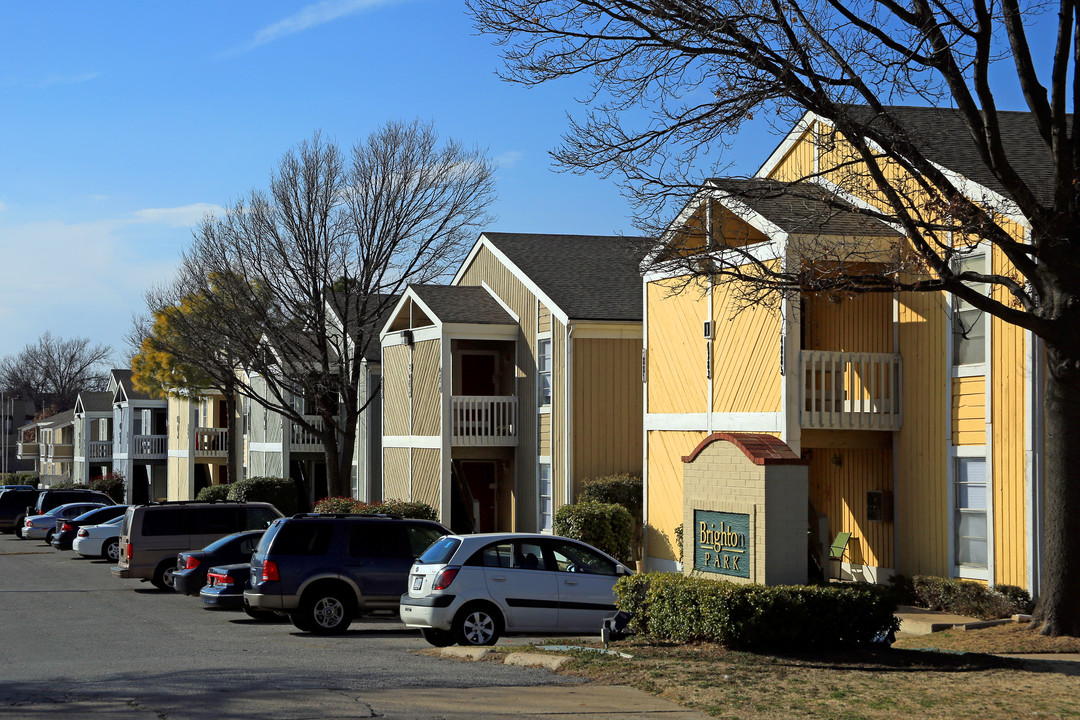 Brighton Park in Tulsa, OK - Foto de edificio