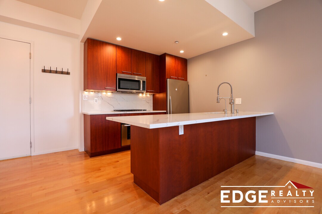 211 E Berkeley St in Boston, MA - Building Photo