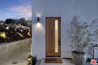 22570 S Summit Ridge Cir in Los Angeles, CA - Building Photo - Building Photo