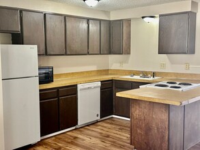 1843 Dawn Ct in Klamath Falls, OR - Foto de edificio - Building Photo