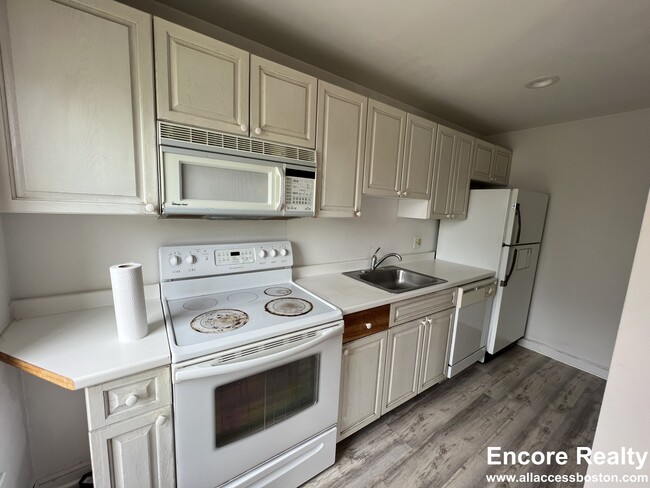 1744 Washington St, Unit 1742-3