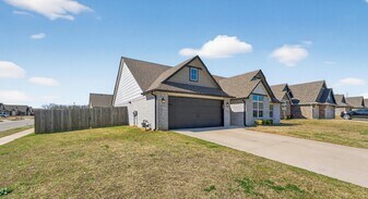 4018 S 14th Pl in Broken Arrow, OK - Building Photo