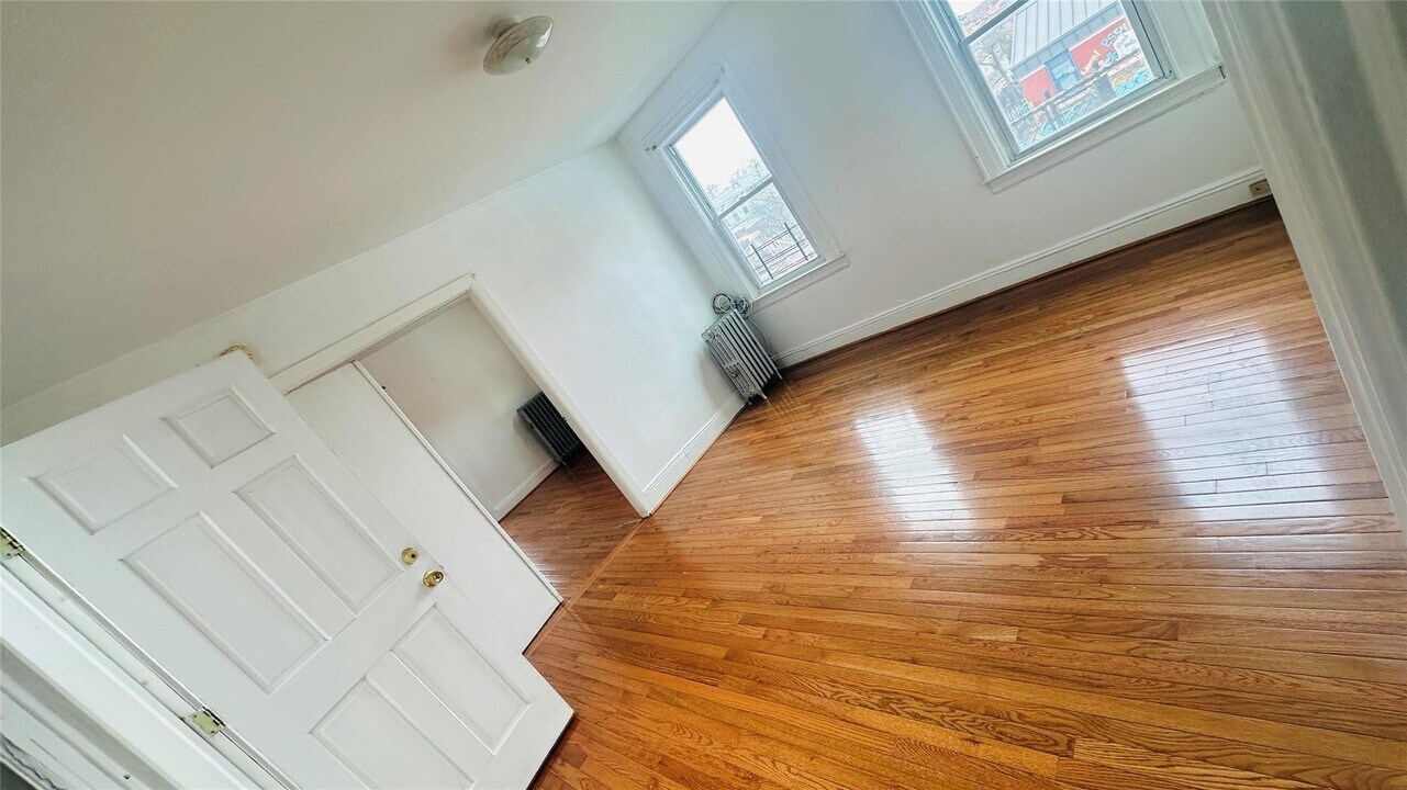 86-23 126th St in Queens, NY - Building Photo