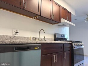 3300 Woodburn Village Dr in Annandale, VA - Building Photo - Building Photo