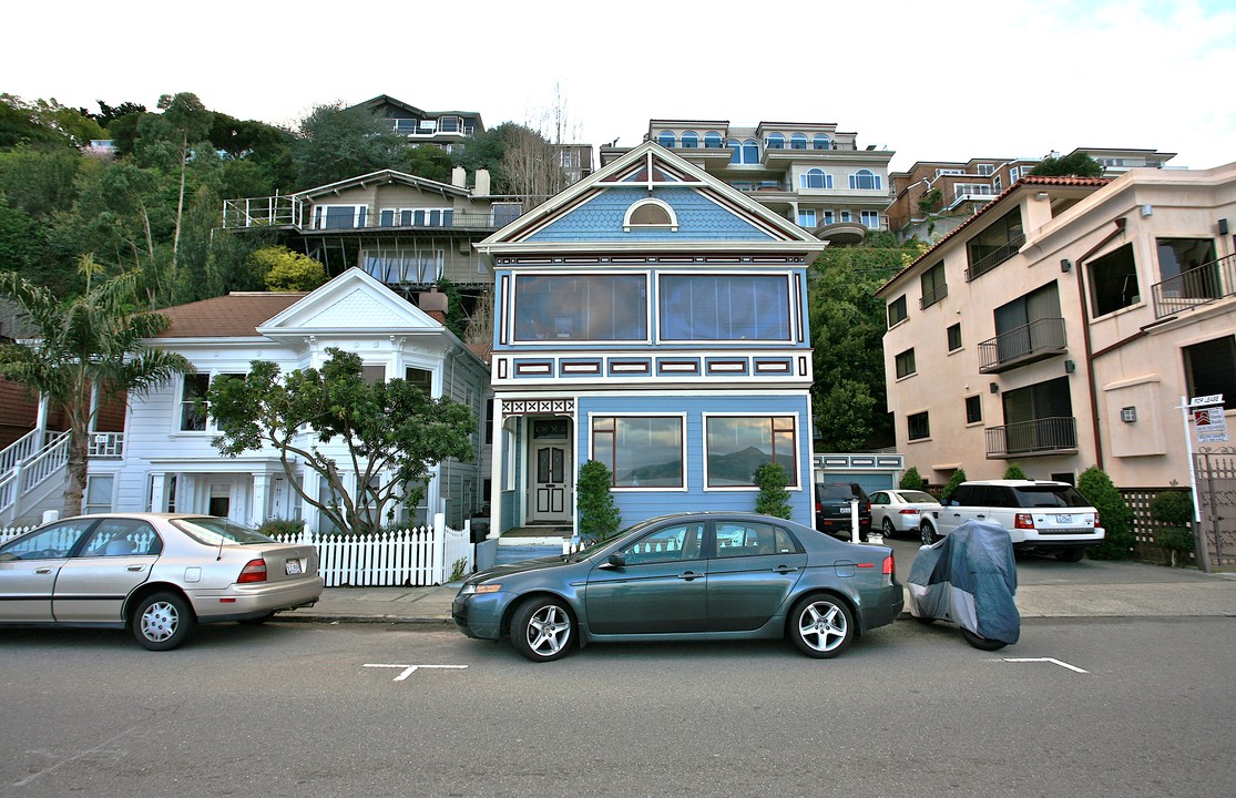 505 Bridgeway in Sausalito, CA - Building Photo