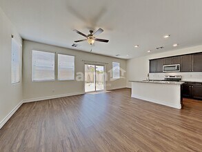 5825 Petronius St in Las Vegas, NV - Building Photo - Building Photo