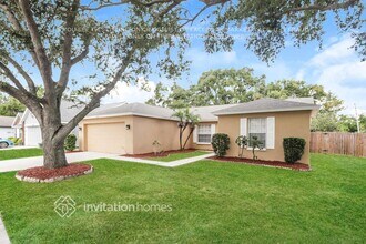 809 Greenbelt Cir in Brandon, FL - Building Photo - Building Photo