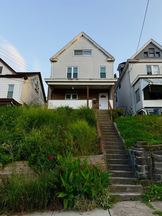 108 Linnview Ave in Pittsburgh, PA - Building Photo