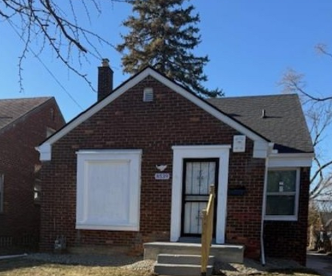 property at 8539 Cloverlawn Ave