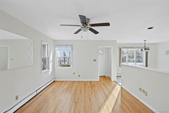 39 Stewart St in Floral Park, NY - Building Photo - Building Photo