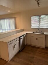 8231 De Longpre Ave in West Hollywood, CA - Building Photo - Building Photo