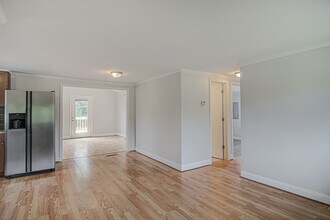 8603 Haw River Rd in Oak Ridge, NC - Building Photo - Building Photo