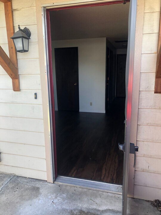 1048-1048 Woodrow Ln in Medford, OR - Building Photo