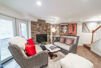 126 Cullasaja Dr in Highlands, NC - Building Photo - Building Photo