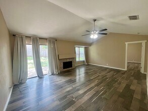 5426 Vista Run Dr in San Antonio, TX - Building Photo - Building Photo