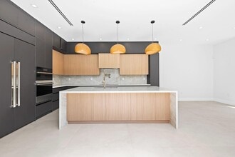 2324 SW 26th St in Miami, FL - Building Photo - Building Photo