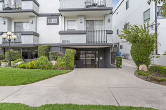 10823 Hortense St, Unit 302 in Los Angeles, CA - Building Photo - Building Photo