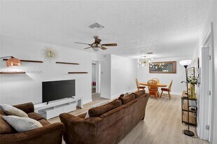 554 NW 46th St in Fort Lauderdale, FL - Building Photo