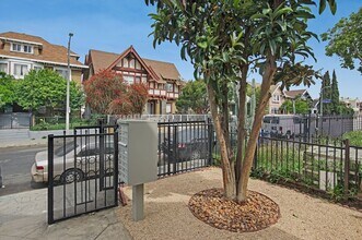 1238 S Bonnie Brae St, Unit 2nd-Floor Duplex in Los Angeles, CA - Building Photo - Building Photo