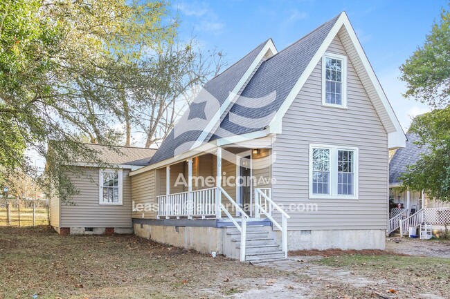 130 Pelzer St in Warrenville, SC - Foto de edificio - Building Photo