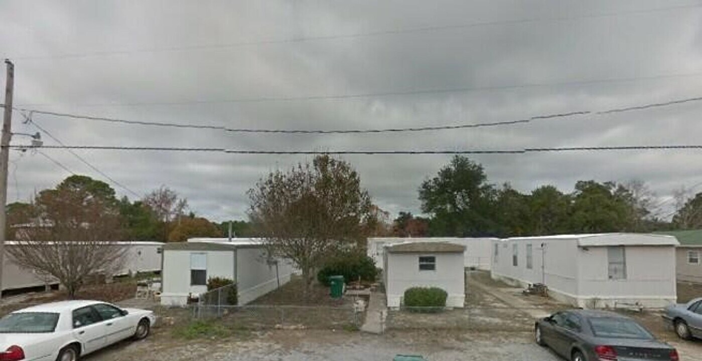208 Spruce St in Mary Esther, FL - Building Photo