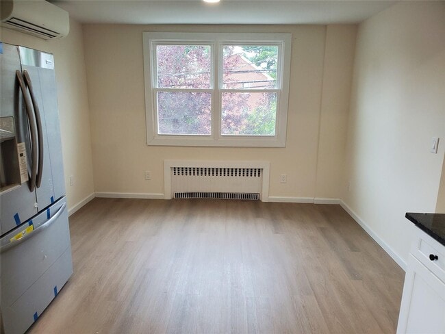 958 Rockaway Ave in Valley Stream, NY - Foto de edificio - Building Photo