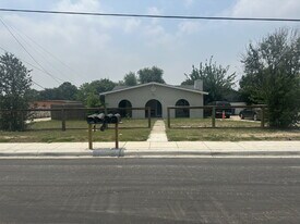 378 E Petaluma Blvd in San Antonio, TX - Building Photo