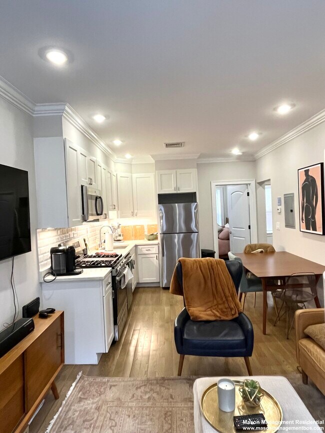 46 Sheridan St, Unit 1 in Boston, MA - Foto de edificio - Building Photo