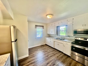 1032 N Rapids Rd in Manitowoc, WI - Building Photo - Building Photo