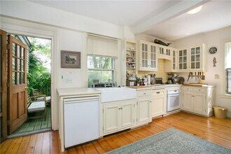 94 Spring St in Newport, RI - Building Photo - Building Photo