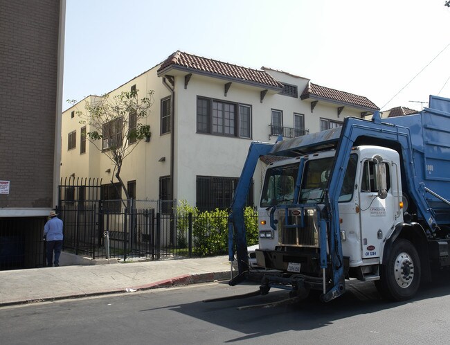 5544 Sierra Vista Ave in Los Angeles, CA - Building Photo - Building Photo