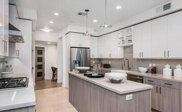 4630 Woodley Ave in Los Angeles, CA - Building Photo - Building Photo