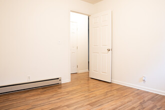 920 Granada Ave, Unit B in Nashville, TN - Building Photo - Building Photo