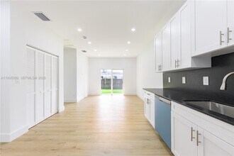 1864 NW 91st St in Miami, FL - Building Photo - Building Photo