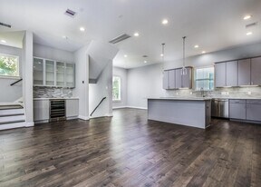 8409 Hempstead Rd in Houston, TX - Building Photo