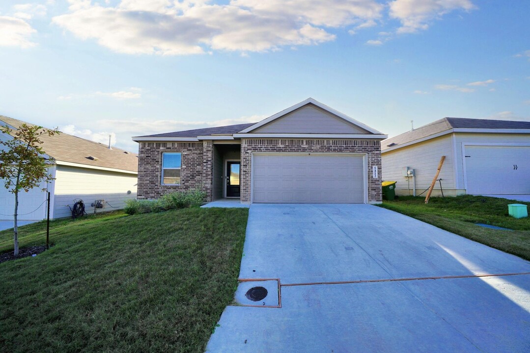 5412 Thyme Cor in Saint Hedwig, TX - Building Photo