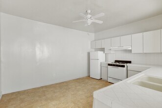 B29--2601-11 S Orchard/1238 W Adams in Los Angeles, CA - Building Photo - Building Photo