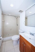 1720 NW North River Dr in Miami, FL - Foto de edificio - Building Photo